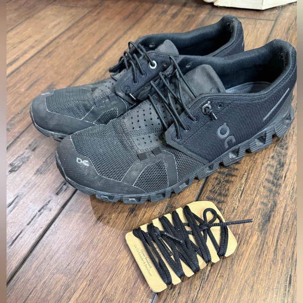ON running women’s running Shoes size 10